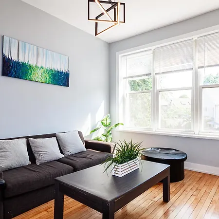 Bucktown Loft - 2 Bedroom 1 Bathrom